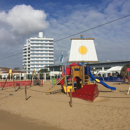 Beach Palace With Small Swimming Pool, Private Beach, Parking Lido di Jesolo Esterno foto