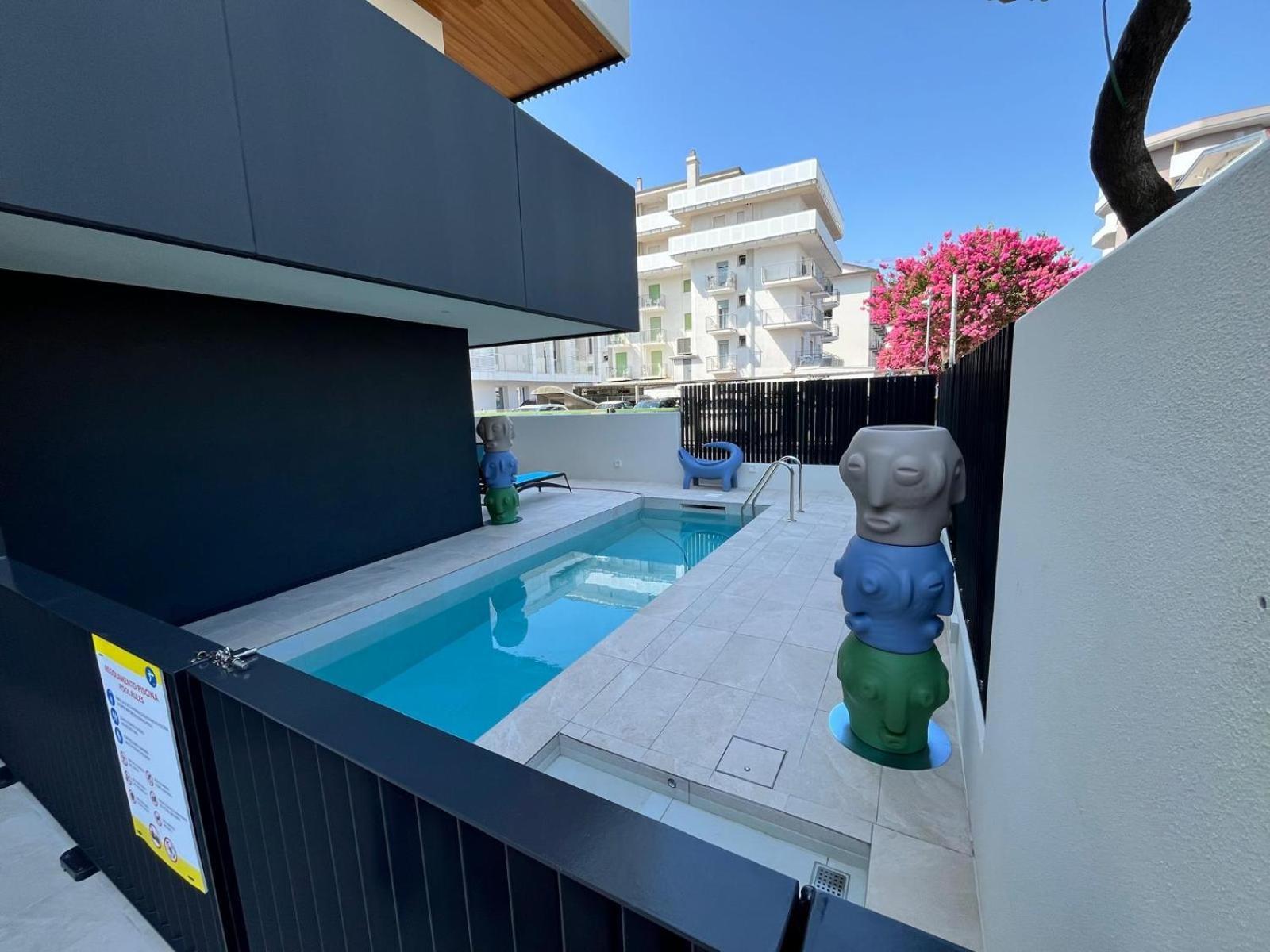 Beach Palace With Small Swimming Pool, Private Beach, Parking Lido di Jesolo Esterno foto