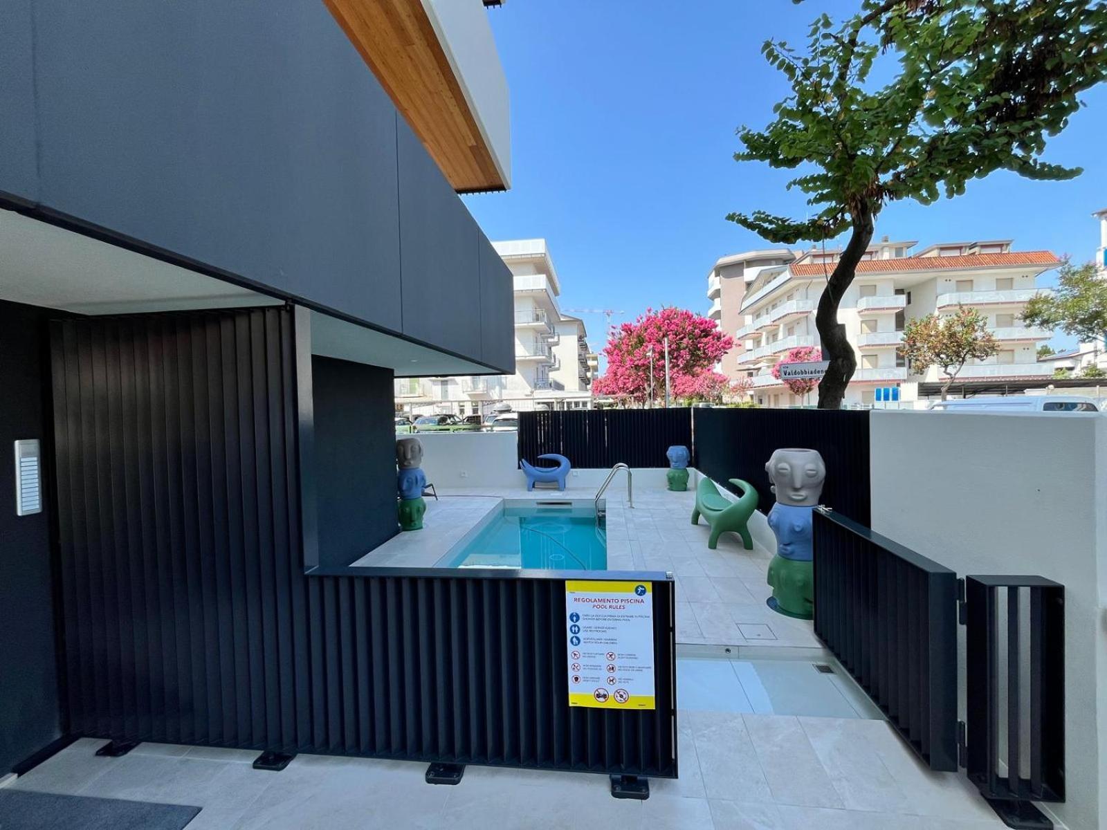 Beach Palace With Small Swimming Pool, Private Beach, Parking Lido di Jesolo Esterno foto