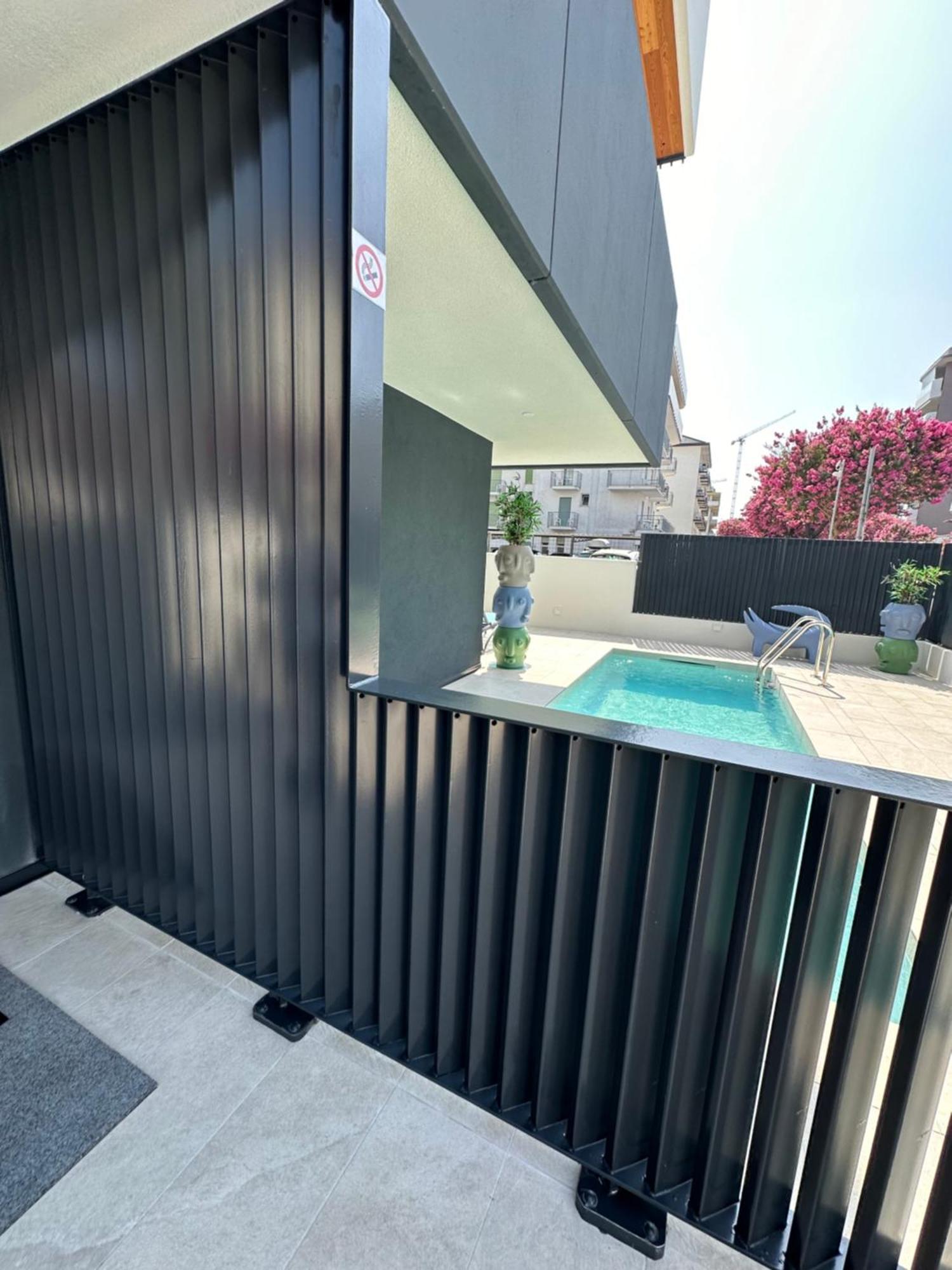 Beach Palace With Small Swimming Pool, Private Beach, Parking Lido di Jesolo Esterno foto